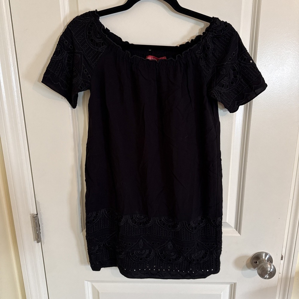 Saks Fifth Avenue Women XS Dress Black Rayon Eyelet Off Shoulder Short Sleeve